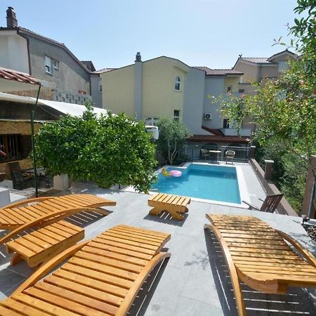 Villa Vlade- From The Heated Pool To The Beach In 1 Minute Jesenice  Bagian luar foto