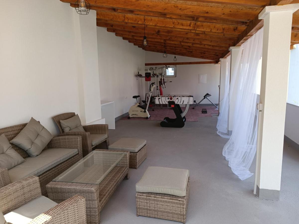Villa Vlade- From The Heated Pool To The Beach In 1 Minute Jesenice  Bagian luar foto