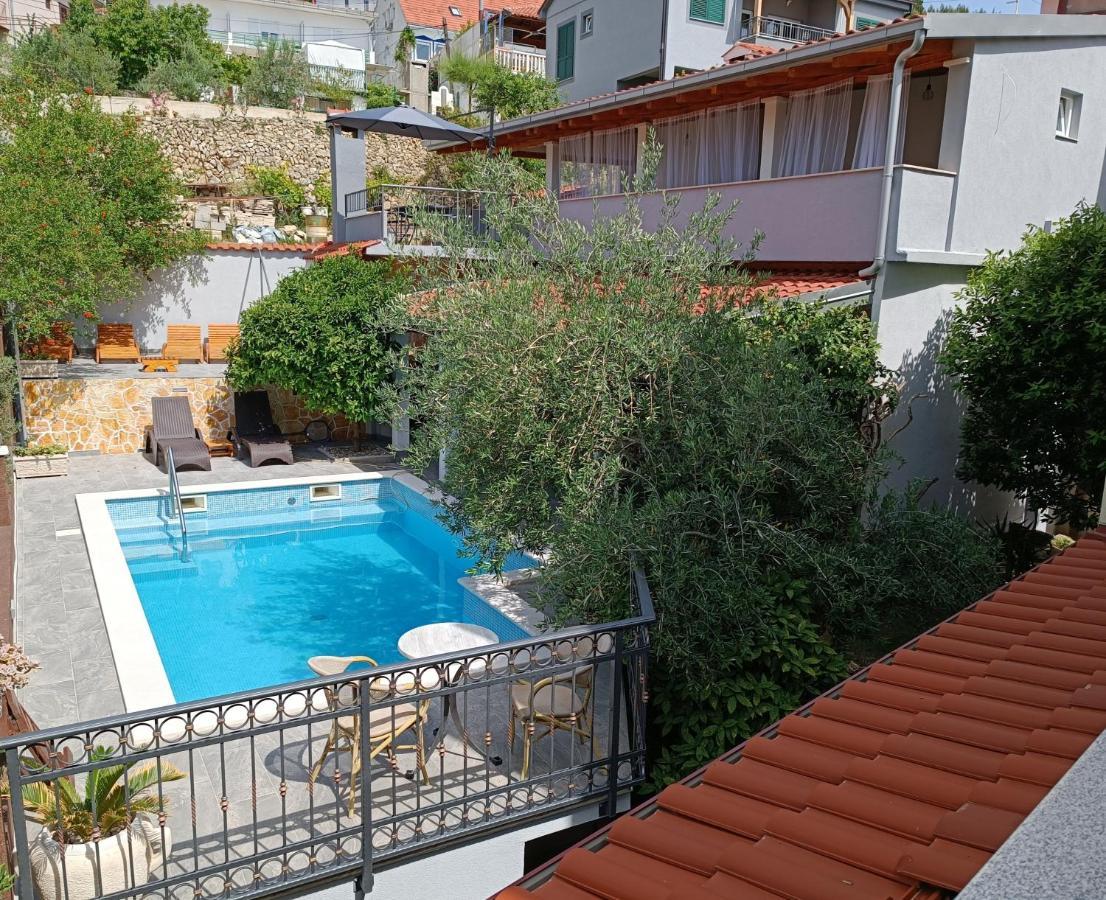 Villa Vlade- From The Heated Pool To The Beach In 1 Minute Jesenice  Bagian luar foto
