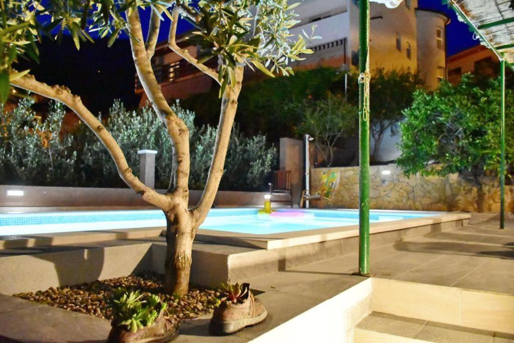 Villa Vlade- From The Heated Pool To The Beach In 1 Minute Jesenice  Bagian luar foto