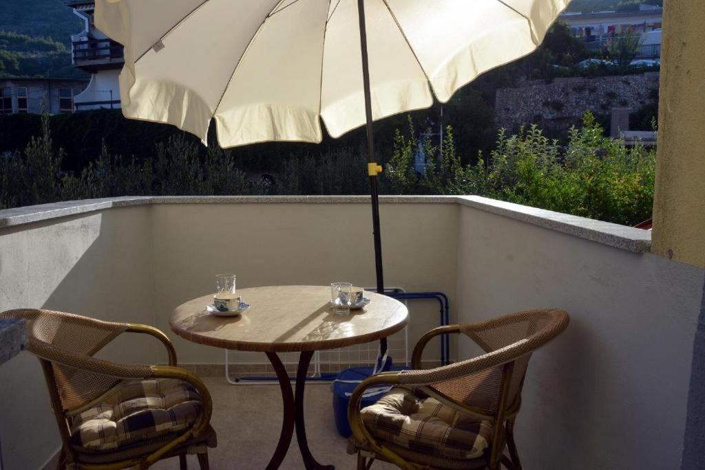 Villa Vlade- From The Heated Pool To The Beach In 1 Minute Jesenice  Bagian luar foto