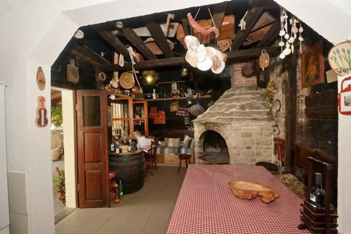 Villa Vlade- From The Heated Pool To The Beach In 1 Minute Jesenice  Bagian luar foto