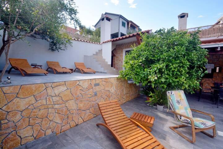 Villa Vlade- From The Heated Pool To The Beach In 1 Minute Jesenice  Bagian luar foto