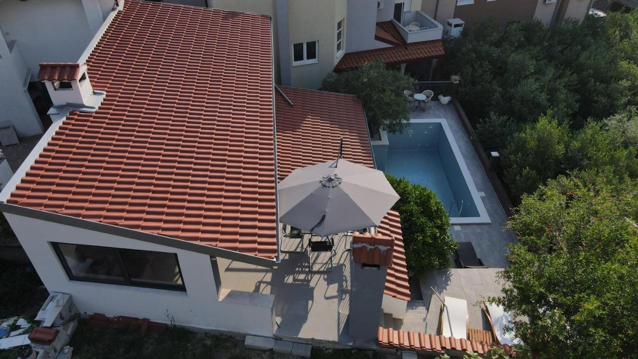 Villa Vlade- From The Heated Pool To The Beach In 1 Minute Jesenice  Bagian luar foto