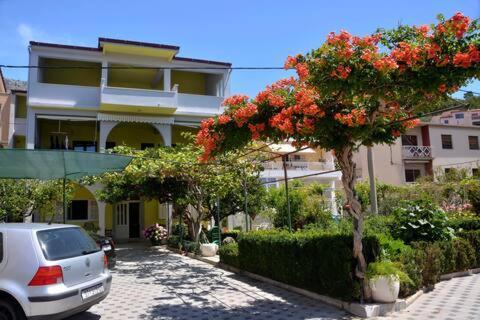 Villa Vlade- From The Heated Pool To The Beach In 1 Minute Jesenice  Bagian luar foto