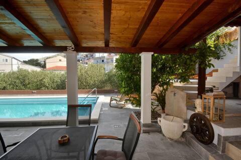Villa Vlade- From The Heated Pool To The Beach In 1 Minute Jesenice  Bagian luar foto