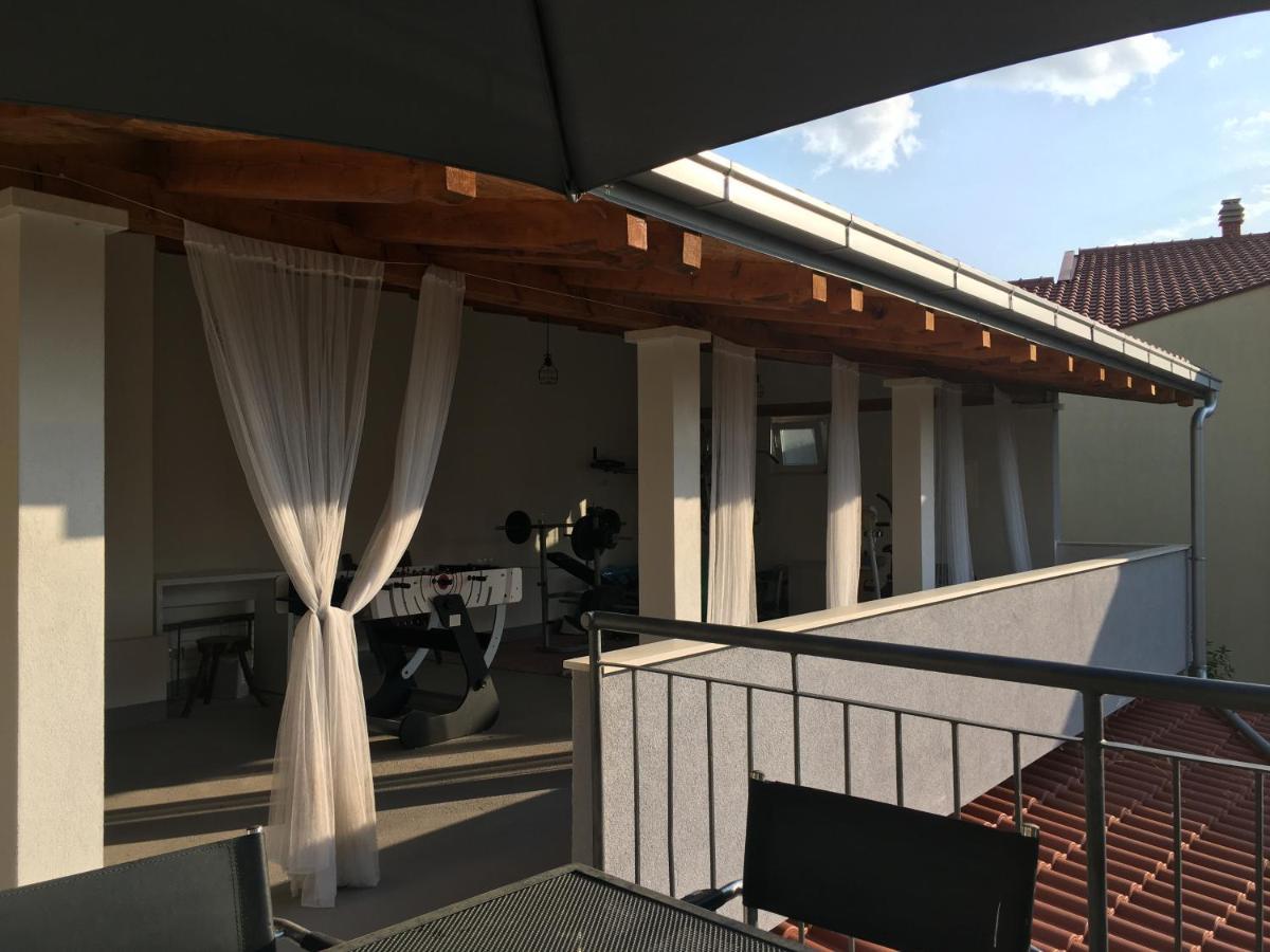 Villa Vlade- From The Heated Pool To The Beach In 1 Minute Jesenice  Bagian luar foto